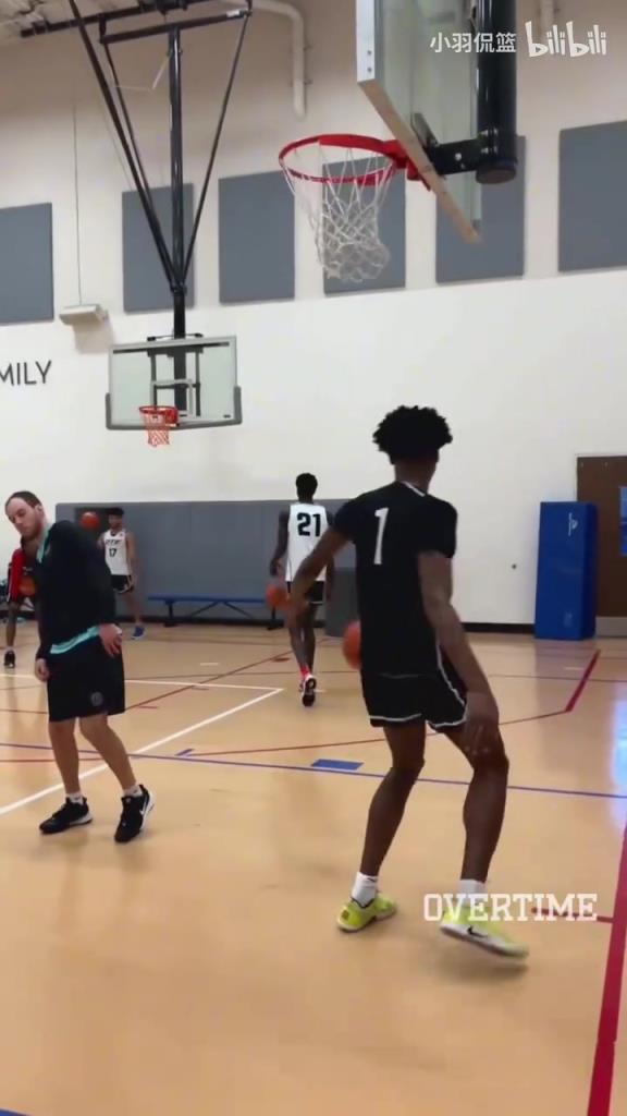 地表最強(qiáng)身體素質(zhì)？阿門扣籃簡(jiǎn)直就像直升機(jī)起飛一樣！