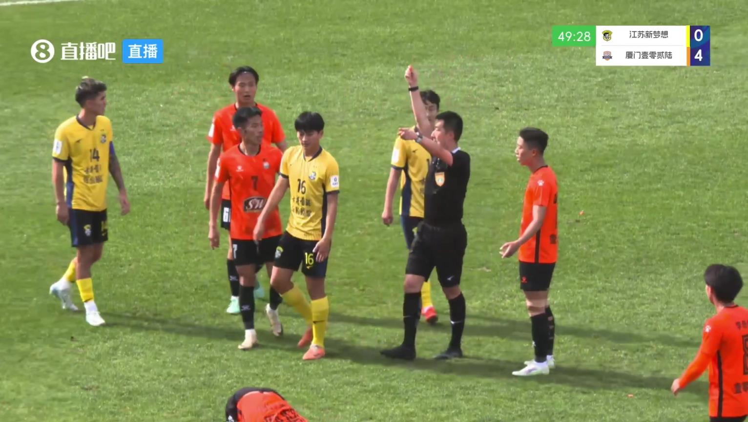 比姆巴佩抬的還高，中冠球員亮鞋釘兇狠蹬踏被裁判直紅驅(qū)逐