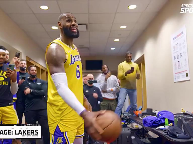 里弗斯絕殺之后湖人隊的更衣室氛圍，簡直不要太和諧！！