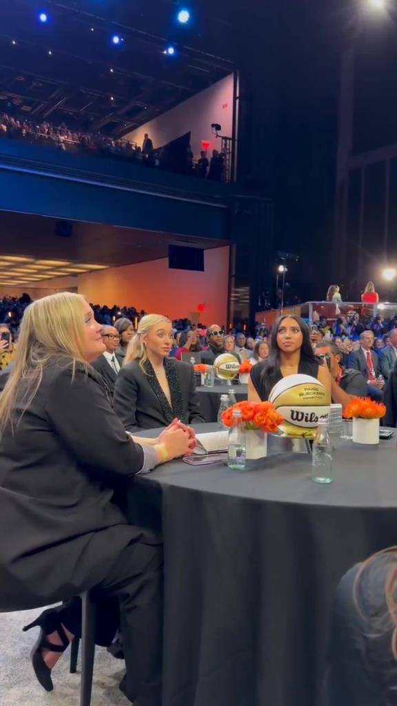 今天這穿搭，差點沒認出來！佩奇-布克斯當選WNBA狀元后十分淡定