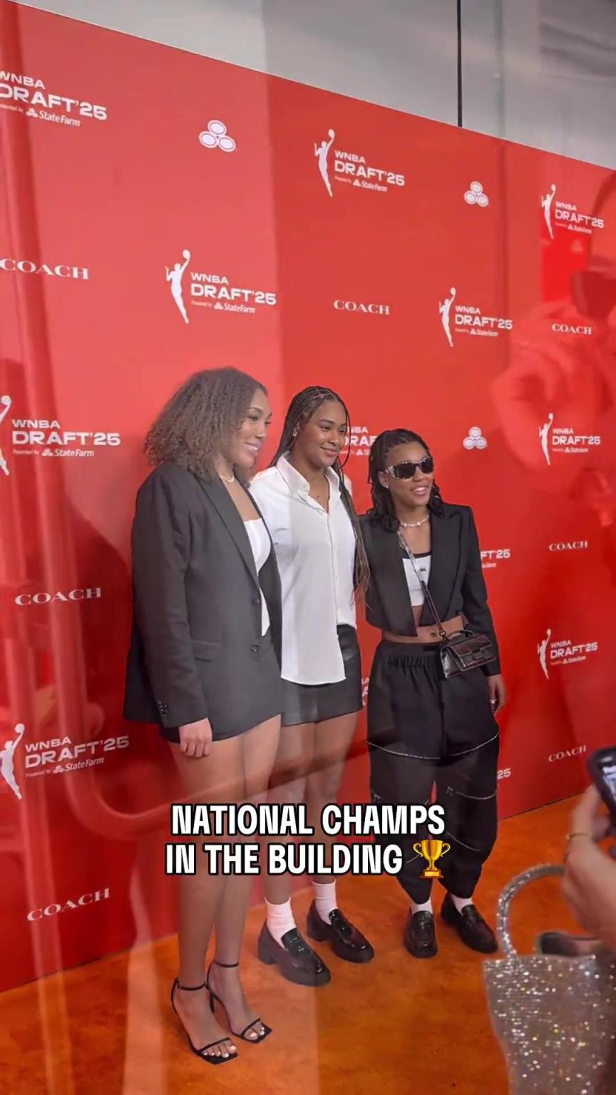 吧友們有喜歡的嗎？WNBA選秀大會上，到處都有靚麗的風景線