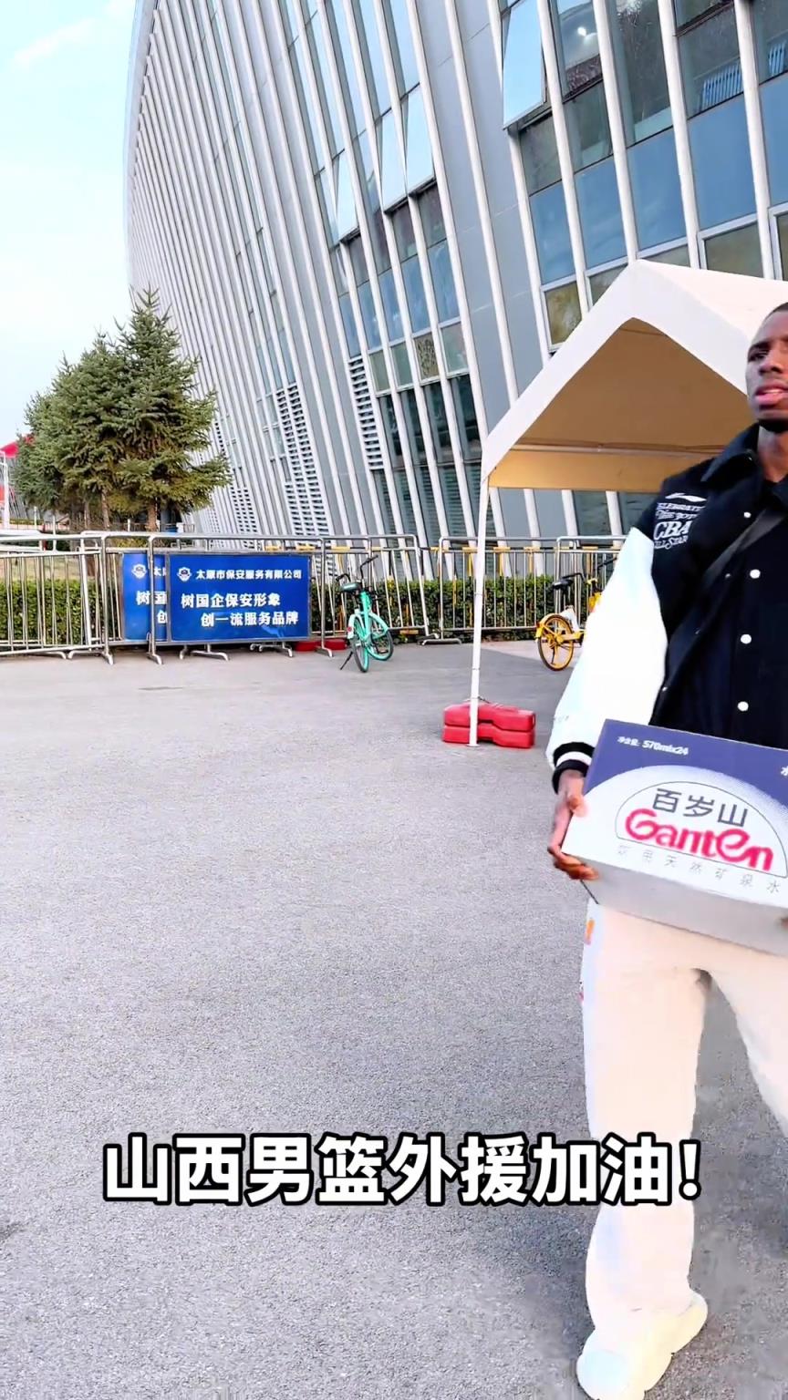 不是！你們山西外援合同還包括搬水的？